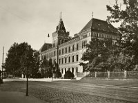 Kolodvorska ulica (današnja ulica Republike Austrije), vojarna Zrinski, oko 1935. godine